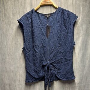 🚩 Dynamite Navy Blue Women's Top size small NWT